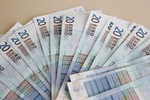 Obresti na slovenske obveznice še krepko nad sedmimi odstotki
