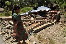 Potres v Indoneziji: Štirje mrtvi, nekatera območja še vedno nedostopna