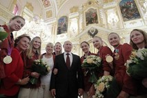 Žlahtni ruski olimpijci se bodo po zaslugi radodarnega Putina odslej prevažali v prestižnih jeklenih konjičkih