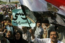 Prvi večji protesti proti novemu predsedniku Egipta