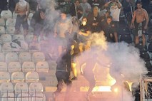 Zaradi navijaških izgredov Uefa ostro kaznovala PAOK in Rapid