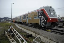 Potniški vlak v Ivančni Gorici zbil pešca