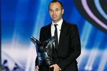 Nagrada za najboljšega nogometaša na stari celini v roke Andresu Iniesti