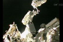 Astronavti na mednarodni vesoljski postaji popravljajo težave z elektriko