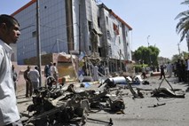 V nizu bombnih napadov v Iraku 58 žrtev, avto bomba tudi pred francoskim konzulatom