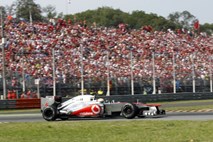 Lewis Hamilton razred zase na VN Italije v Monzi, Alonso tretji, polom Red Bulla