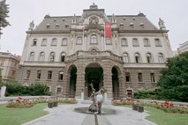 Ljubljanska in mariborska univerza bosta zoper uredbo o financiranju sprožili ustavni spor