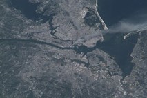 Nasa objavila fotografiji terorističnega napada v New Yorku, posneti iz vesolja