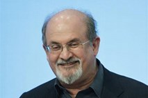Za glavo Salmana Rushdieja bi iranska fundacija plačala 2,5 milijona evrov