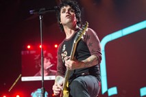 Pevec skupine Green Day zaradi "zlorabe substanc" pristal v bolnišnici