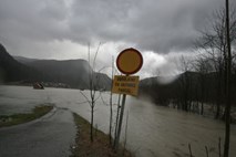 V zahodnem delu Slovenije konec tedna nevarnost poplav