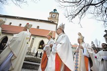 Ključno odločitev, ki je vodila v polom mariborske nadškofije, je sprejel škof Stres