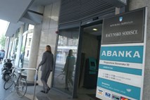 Računsko sodišče: Država se zadolžuje, da lahko v bankah ohranja depozite