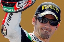 41-letni Biaggi z vsega pol točke prednosti postal prvak v razredu superbike