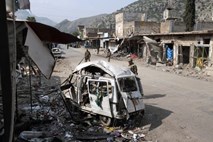 Bombni napad na severozahodu Pakistana zahteval smrtne žrtve