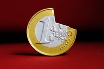Simor: Madžarska bi morala kljub krizi prevzeti evro