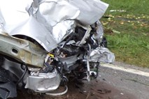 V prometni nesreči umrl 22-letni voznik