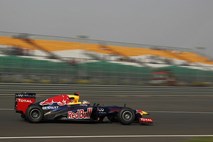 Prvak je ohranil dobro formo: Vettel najhitrejši na obeh prostih treningih v Indiji