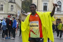 Video: Etiopijec Berhanu zmagal na 17. ljubljanskem maratonu