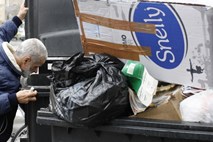 V španskem mestu se zaradi stavke smetarjev kopičijo odpadki