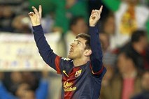 Messi z novima goloma Barco popeljal do zmage proti Betisu in si prilastil Müllerjev rekord