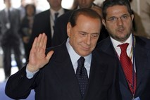 Berlusconi svari Montija, naj ne kandidira