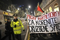 Vstala bo država: Protesti v Ljubljani, Mariboru, Ajdovščini, na Ptuju in v Novi Gorici