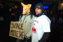 Protest v Ljubljani se počasi končuje: Razen nekaj petard 1. Vseslovenska vstaja minila mirno 