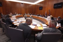 Zaradi junijskega posojila NLB danes odbor za finance o mini rebalansu proračuna