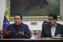 Chavez pri zavesti, njegovo stanje zapleteno