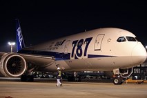 Boeing je ustavil dostavo dreamlinerja, a bo proizvodnjo letal nadaljeval