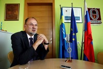 Kacin v odboru EP: Ratifikacija hrvaške pogodbe le ob umiku pooblastil