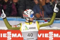 Kranjec v Vikersundu poletel na zmagovalni oder; Schlierenzauer z 240 metri do zmage in rekorda Nykänena