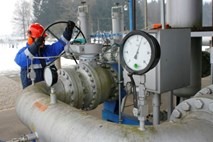 Gazprom bo evropskim kupcem letos občutno znižal ceno plina