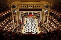 Operni ples na Dunaju znova z zvezdami: vstopnice po 250 evrov, najem lože skoraj 20 tisočakov