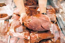 Škandal s konjskim mesom v govejih izdelkih se širi po Evropi