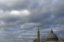 Papežev odstop v prid favoritu italijanskih volitev