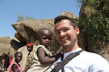 Klemen Mihelič o Darfurju: Prikrita vojna ni več prikrita, ženske in otroci dnevno umirajo