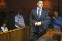 Pistorius se je od Steenkampove poslovil na zasebni slovesnosti