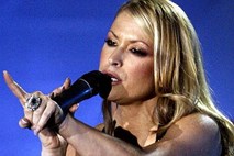 Pevka Anastacia odpovedala turnejo, ponovil se ji je rak dojke