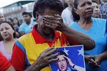 Foto in video: Topovske salve in tisoči ljudi po Venezueli izrekli slovo Hugu Chavezu