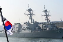 ZDA in Južna Koreja pričeli z vojaškimi vajami, Pjongjang se ne javlja na “rdeči telefon”