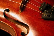 Na podstrešju hiše v Londonu našli violino s Titanika