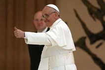 Papež Frančišek želi "revno Cerkev za revne"