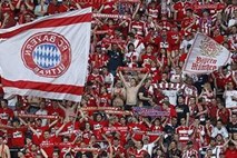 Bayern lahko že v soboto postane nemški prvak, a njihovi navijači lahko na slavje kar pozabijo