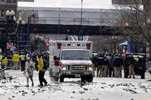 FBI objavil posnetke dveh osumljencev za napad na bostonski maraton