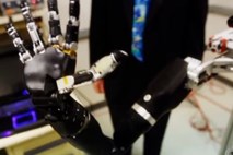 Video: znanstveniki razvili najbolj dovršeno bionično roko