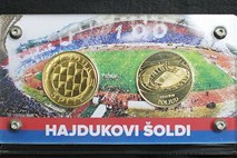 Hajduk po svojem pivu navijačem in turistom ponudil še spominske kovance