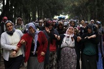 V Turčiji so zaradi bombnih napadov, s katerim naj bi bila povezana Sirija, pridržali devet ljudi