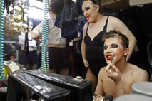 Zgodovinska odločitev: Transseksualki v Hong Kongu priznali pravico do poroke
